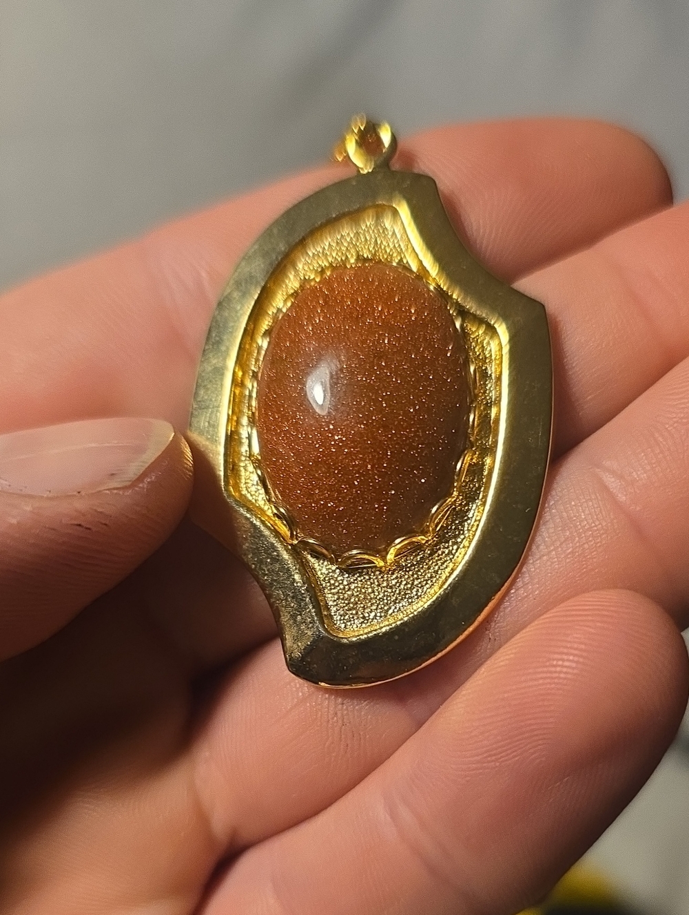 Gold Pendant Necklace with Sparkling Gold Stone Cabashon